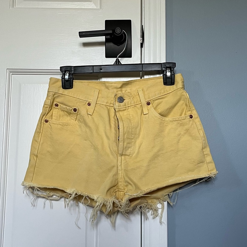 LEVI’S yellow jean shorts. - Picture 3 of 5